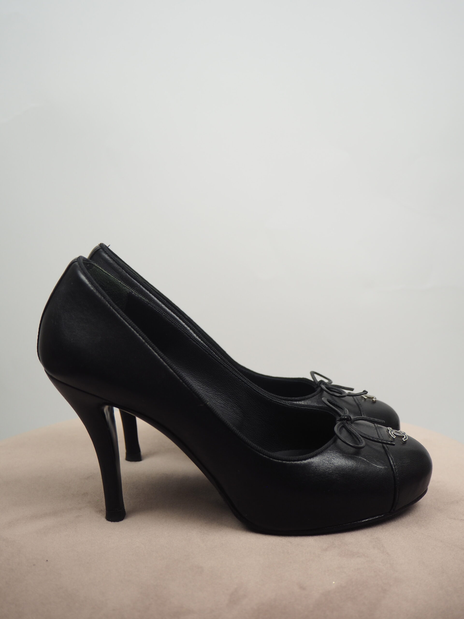 Chanel Black Leather Pumps Size 37C – Luxeparel