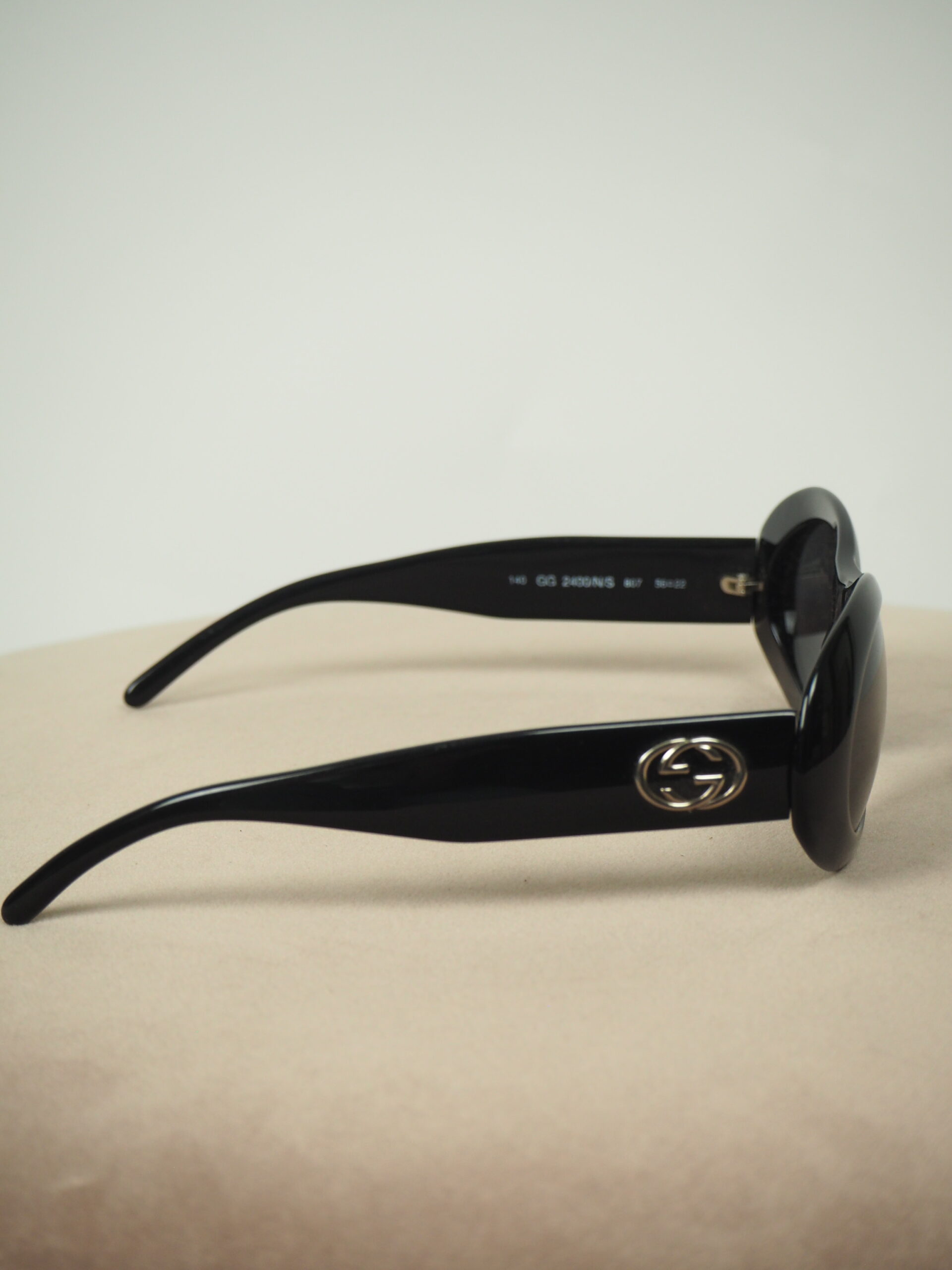 Gucci Black Vintage Oval Sunglasses – Luxeparel