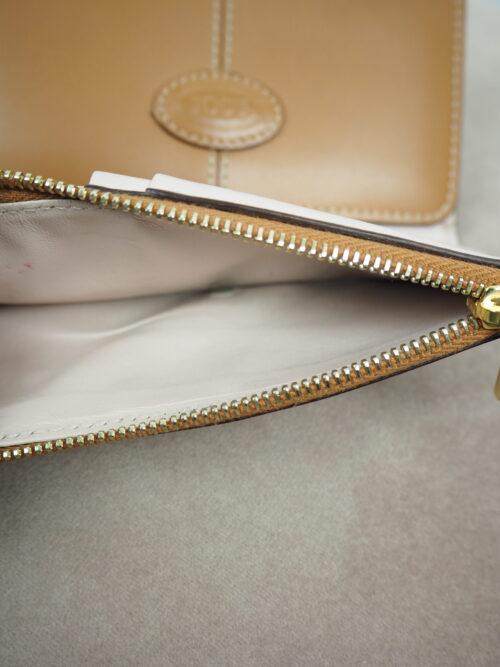 Tods Camel Leather Wallet - Image 8