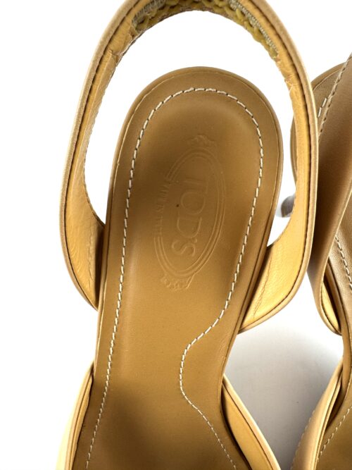 Tod's kitten heels